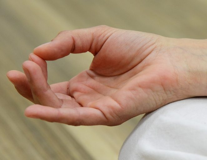 finger-2307832_1280