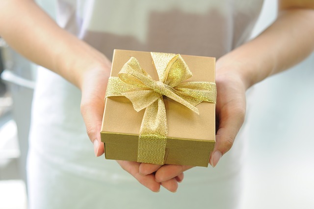 gift-box-2458012_640
